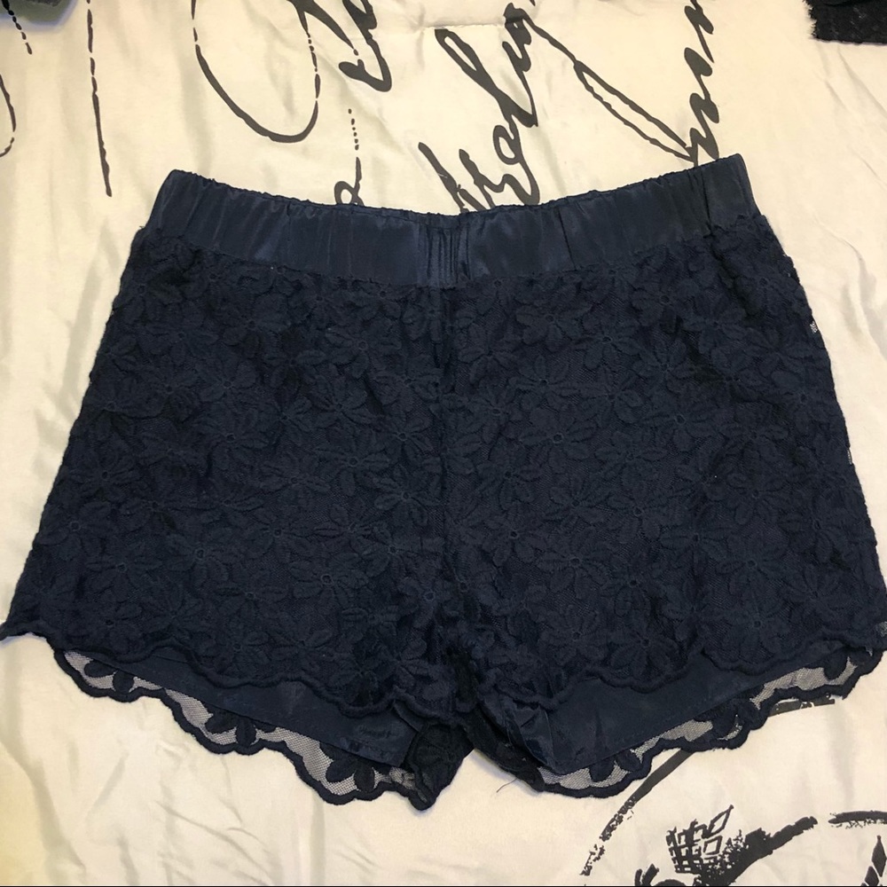 🧚🏽‍♀️3/$15 Forever 21 Navy Lace Shorts